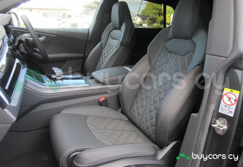 Audi SQ8 Черный