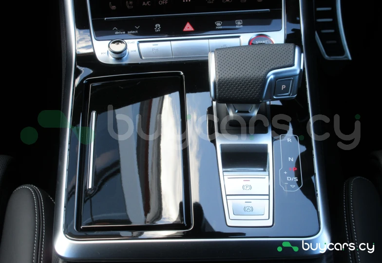 Audi SQ8 Черный