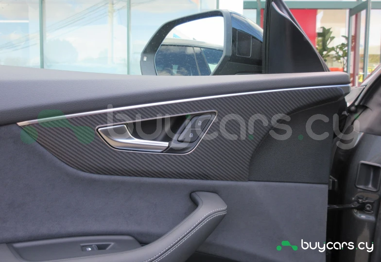 Audi SQ8 Черный