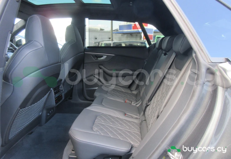 Audi SQ8 Черный