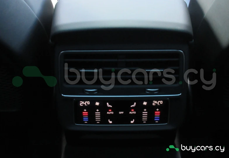 Audi SQ8 Черный