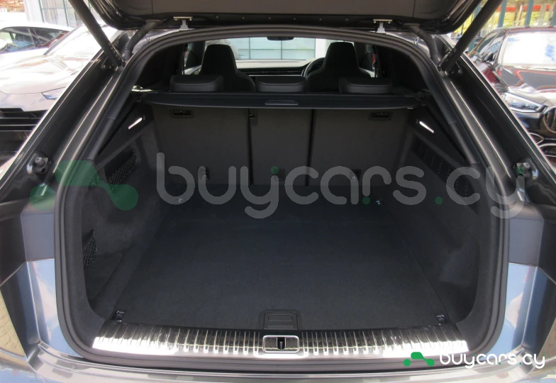 Audi SQ8 Черный