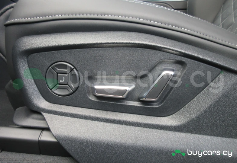 Audi SQ8 Черный