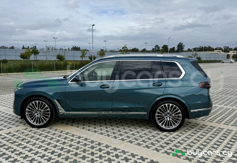 BMW X7 Blue