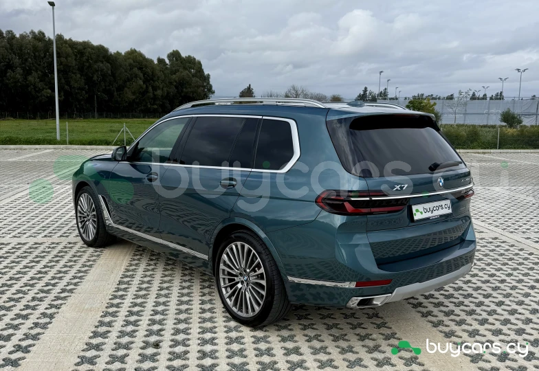BMW X7 Blue