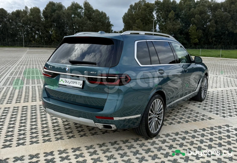 BMW X7 Blue