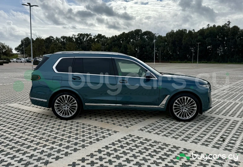 BMW X7 Blue