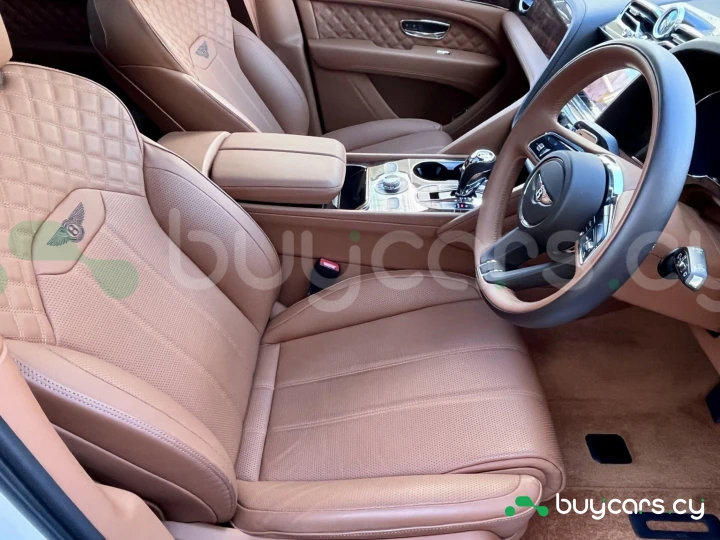 Bentley Bentayga Белый