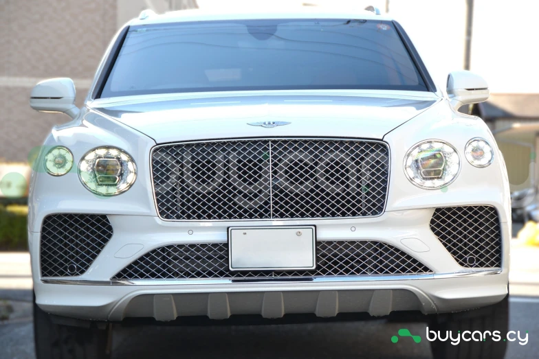 Bentley Bentayga Белый