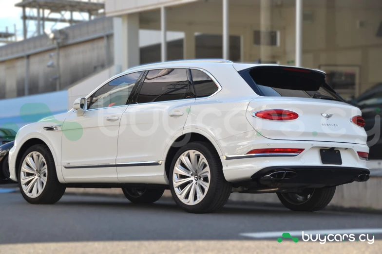 Bentley Bentayga Белый