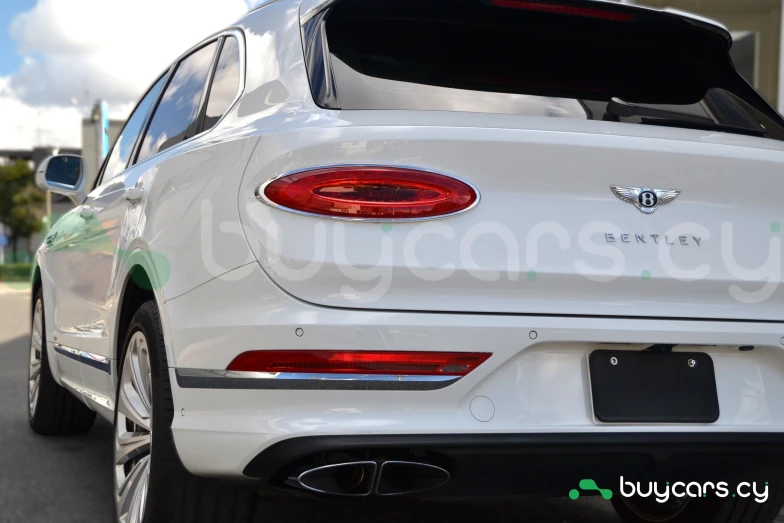 Bentley Bentayga Белый