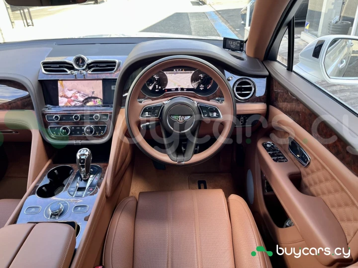 Bentley Bentayga Белый