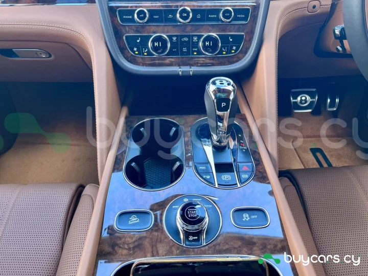 Bentley Bentayga Белый