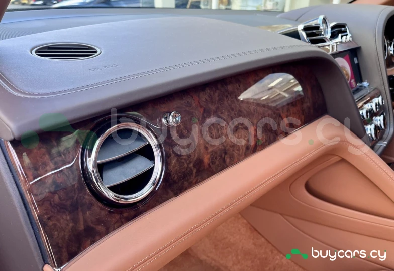 Bentley Bentayga Белый