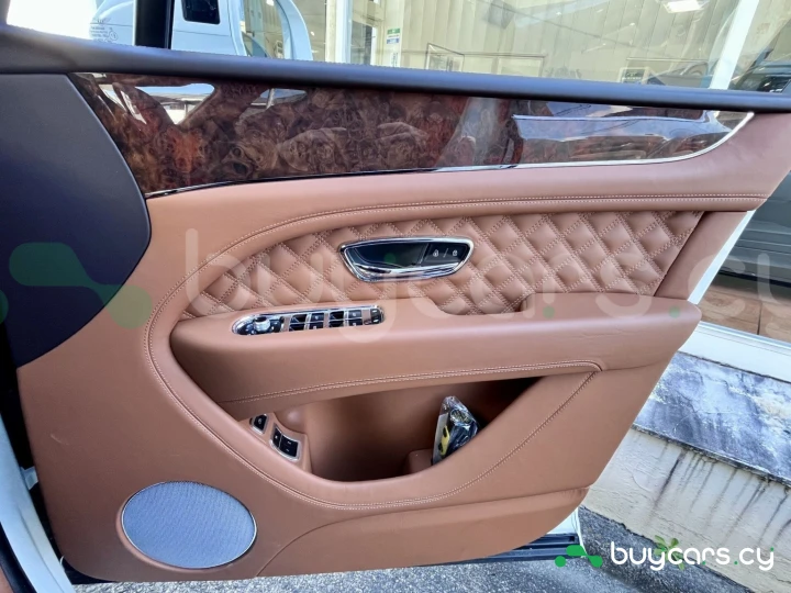 Bentley Bentayga Белый