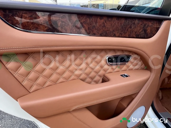 Bentley Bentayga Белый