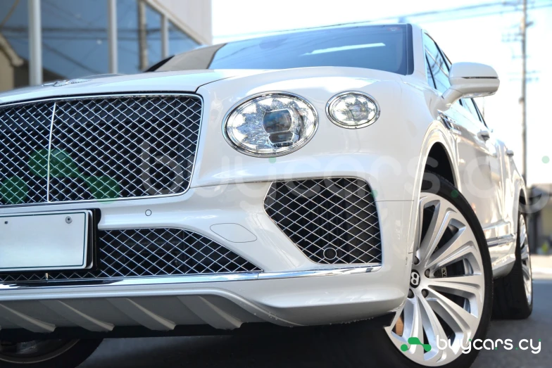 Bentley Bentayga Белый