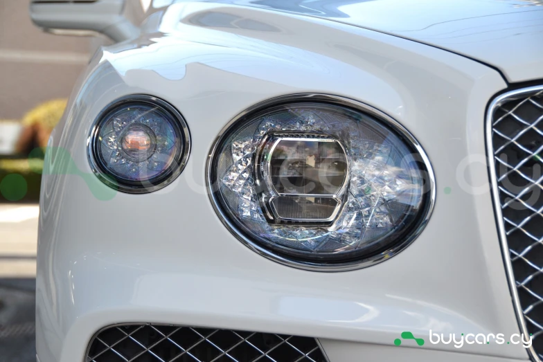 Bentley Bentayga Белый