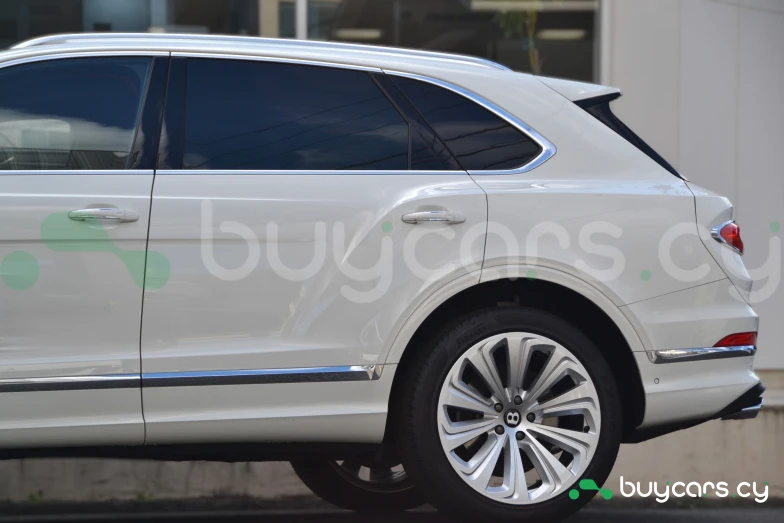 Bentley Bentayga Белый