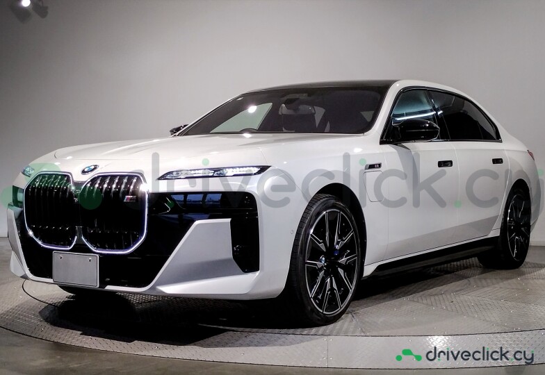 BMW i7 White