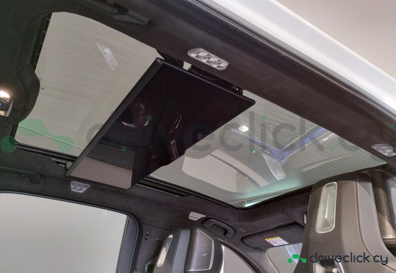 BMW i7 White