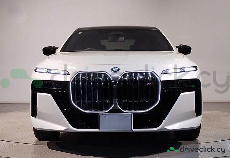 BMW i7 White