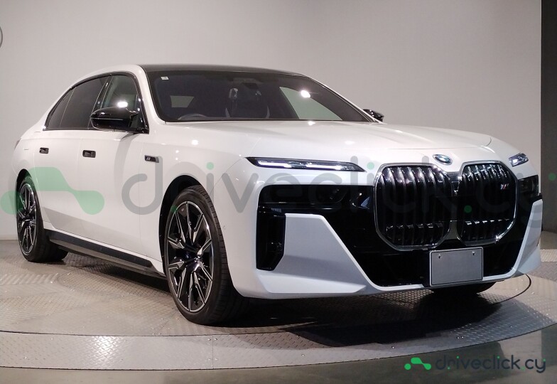 BMW i7 White