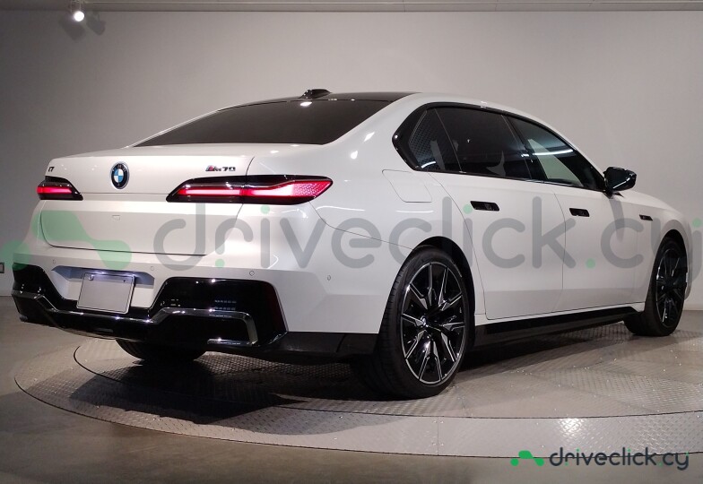 BMW i7 White