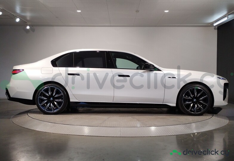 BMW i7 White