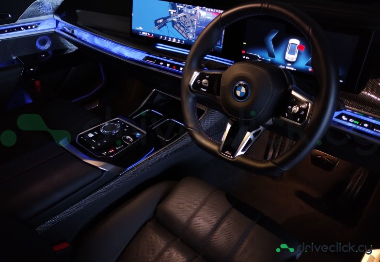 BMW i7 White