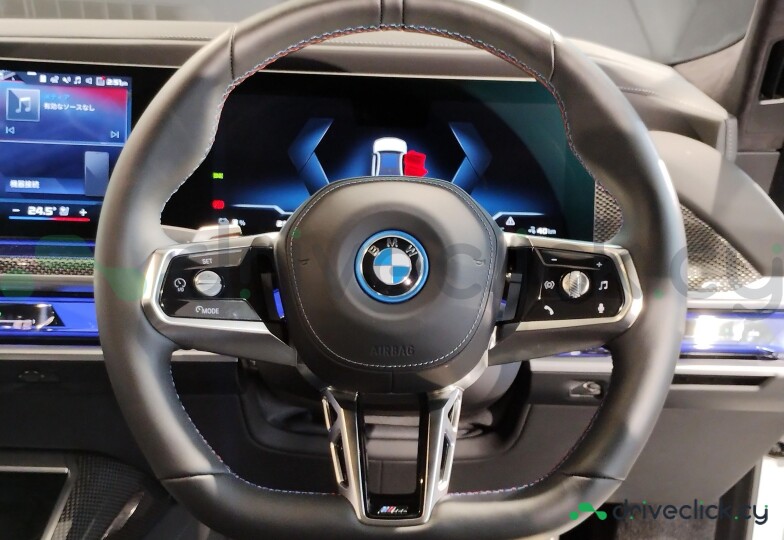 BMW i7 White