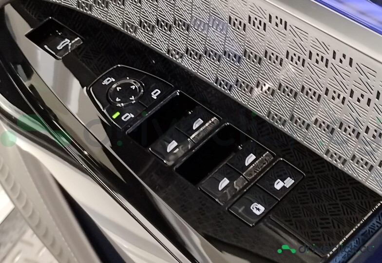 BMW i7 White
