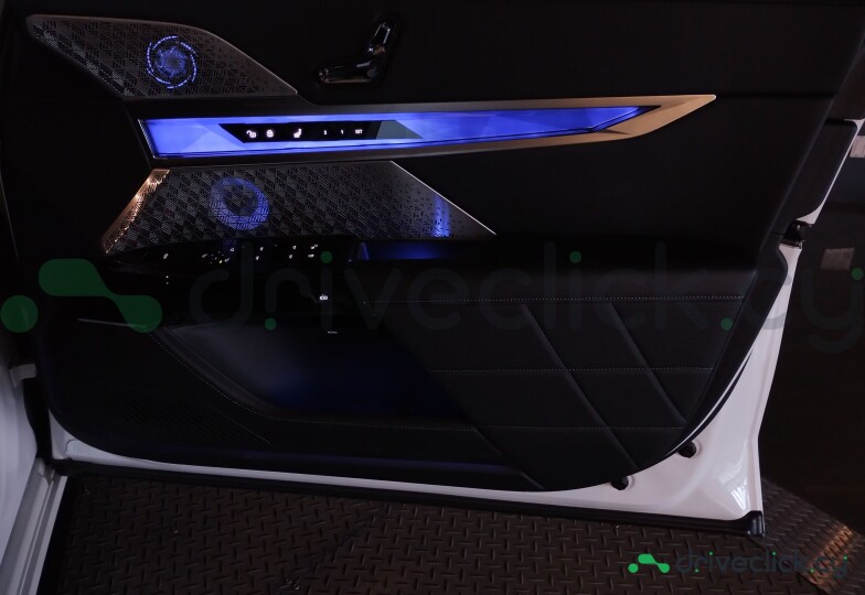 BMW i7 White
