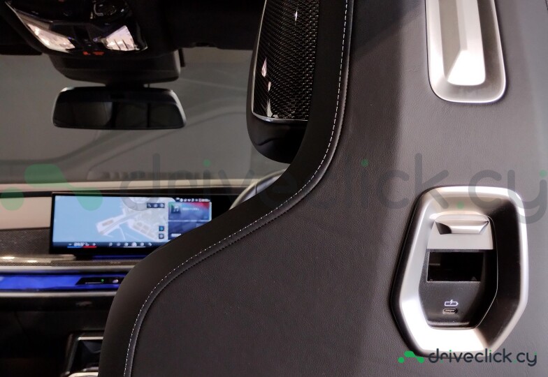 BMW i7 White