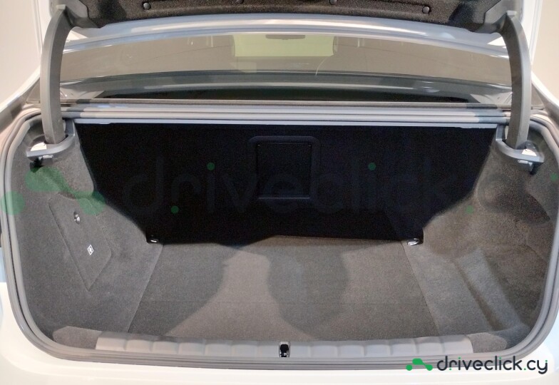 BMW i7 White