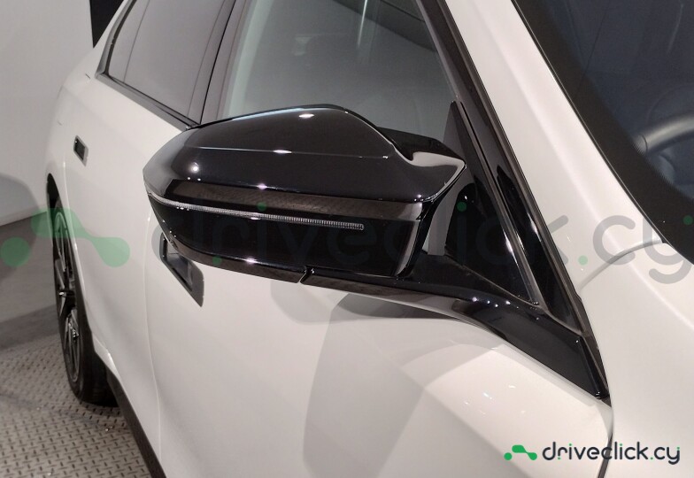 BMW i7 White