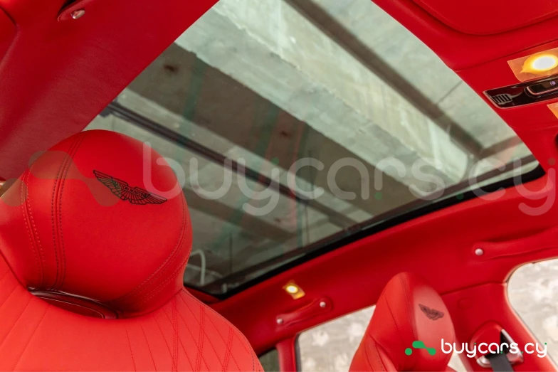 Aston Martin DBX Серый