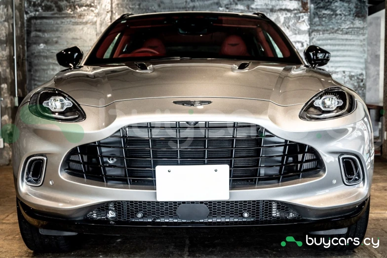 Aston Martin DBX Серый