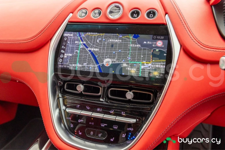 Aston Martin DBX Серый