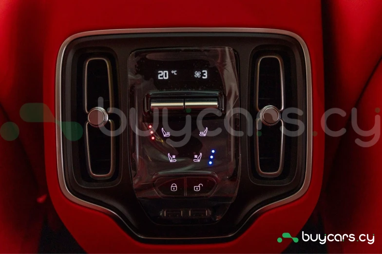 Aston Martin DBX Серый