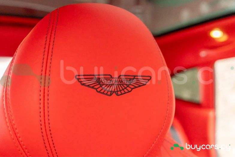 Aston Martin DBX Серый