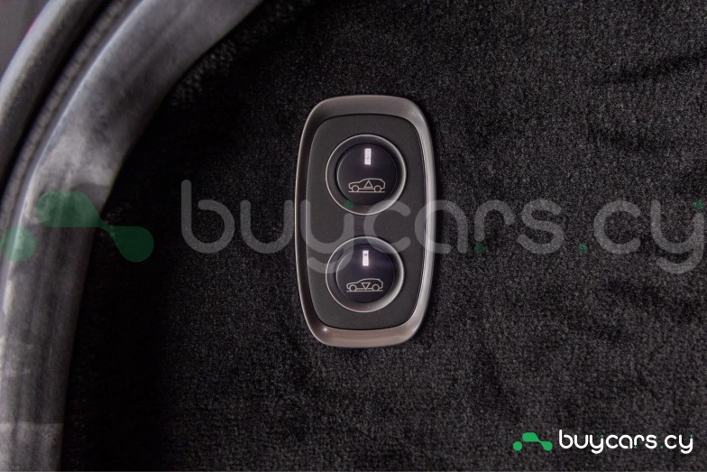 Aston Martin DBX Серый