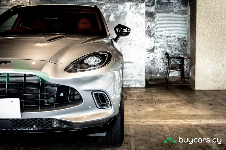 Aston Martin DBX Серый