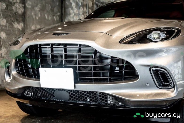 Aston Martin DBX Серый