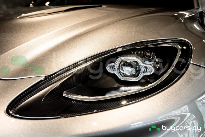 Aston Martin DBX Серый