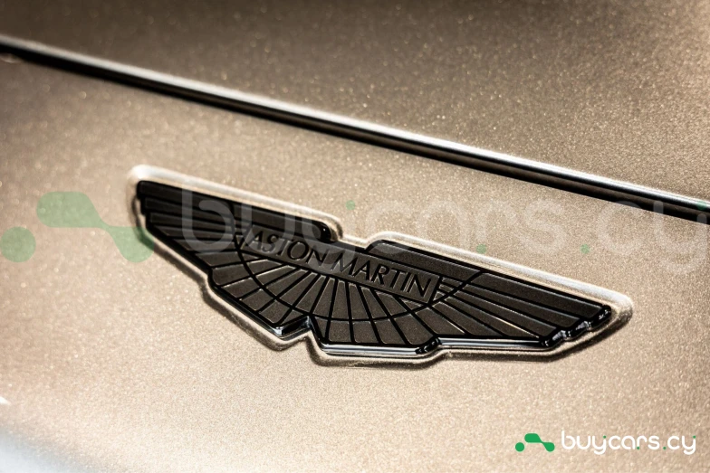 Aston Martin DBX Серый