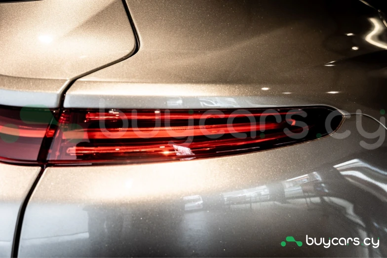 Aston Martin DBX Серый