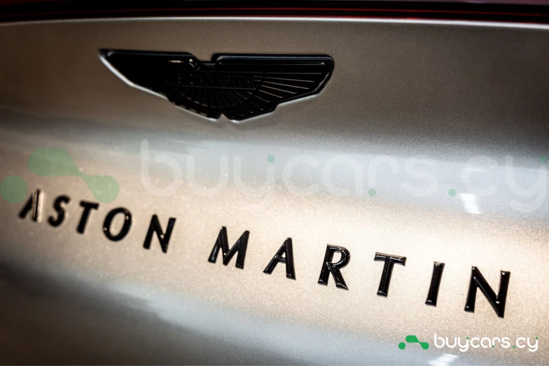 Aston Martin DBX Серый