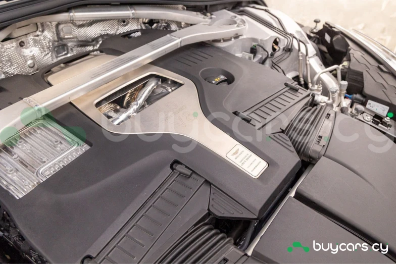 Aston Martin DBX Серый