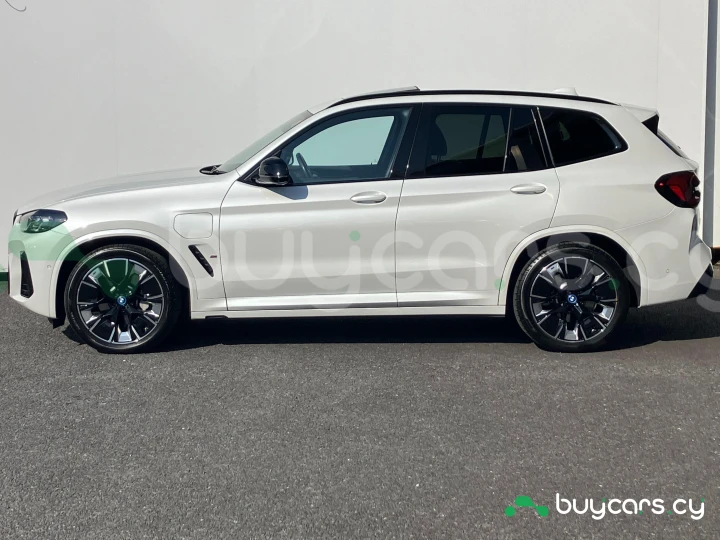 BMW iX3 Белый